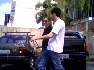 Divinews recebe denúncia contra diretor do SETTRANS por parar camionete em local proibido. carro transito 2